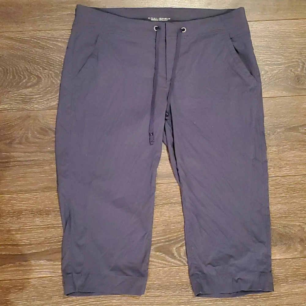 ❤COLUMBIA OMNI-SHIELD PANTS/BERMUDAS, SIZE 10 (30) - Picture 1 of 3